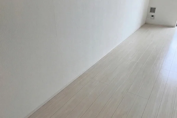 ベッド回収後のきれいな部屋