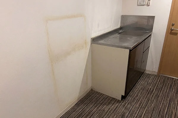 冷蔵庫回収後のきれいな部屋