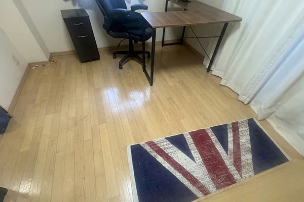 ソファ回収後のきれいな部屋