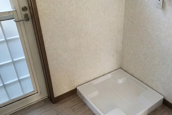 洗濯機回収後のきれいな部屋